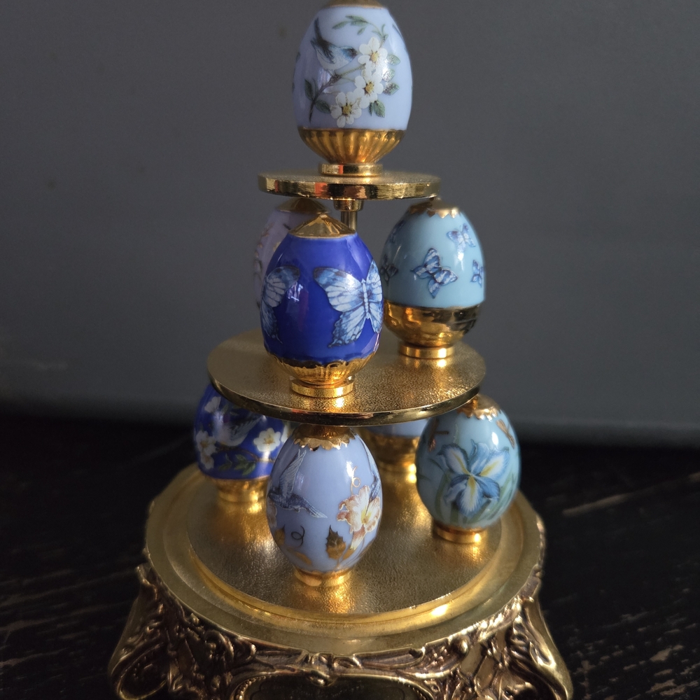 Sapphire Garden, 8 Handpainter Fabergé eggs collectible